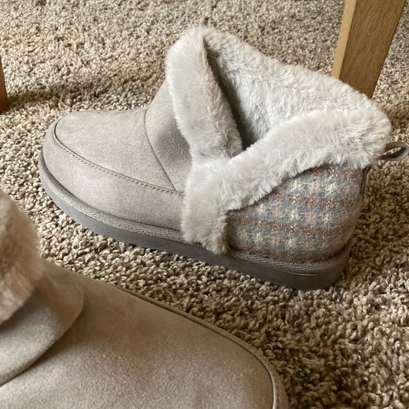 Maurice’s Iris Faux Fur Trim Ankle Boots - Picture 9 of 11